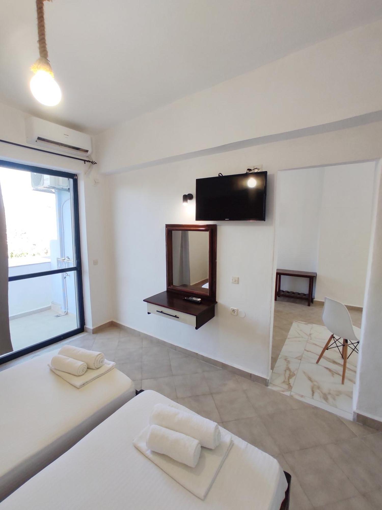 Creta Star Apartments Agia Galini  Bagian luar foto